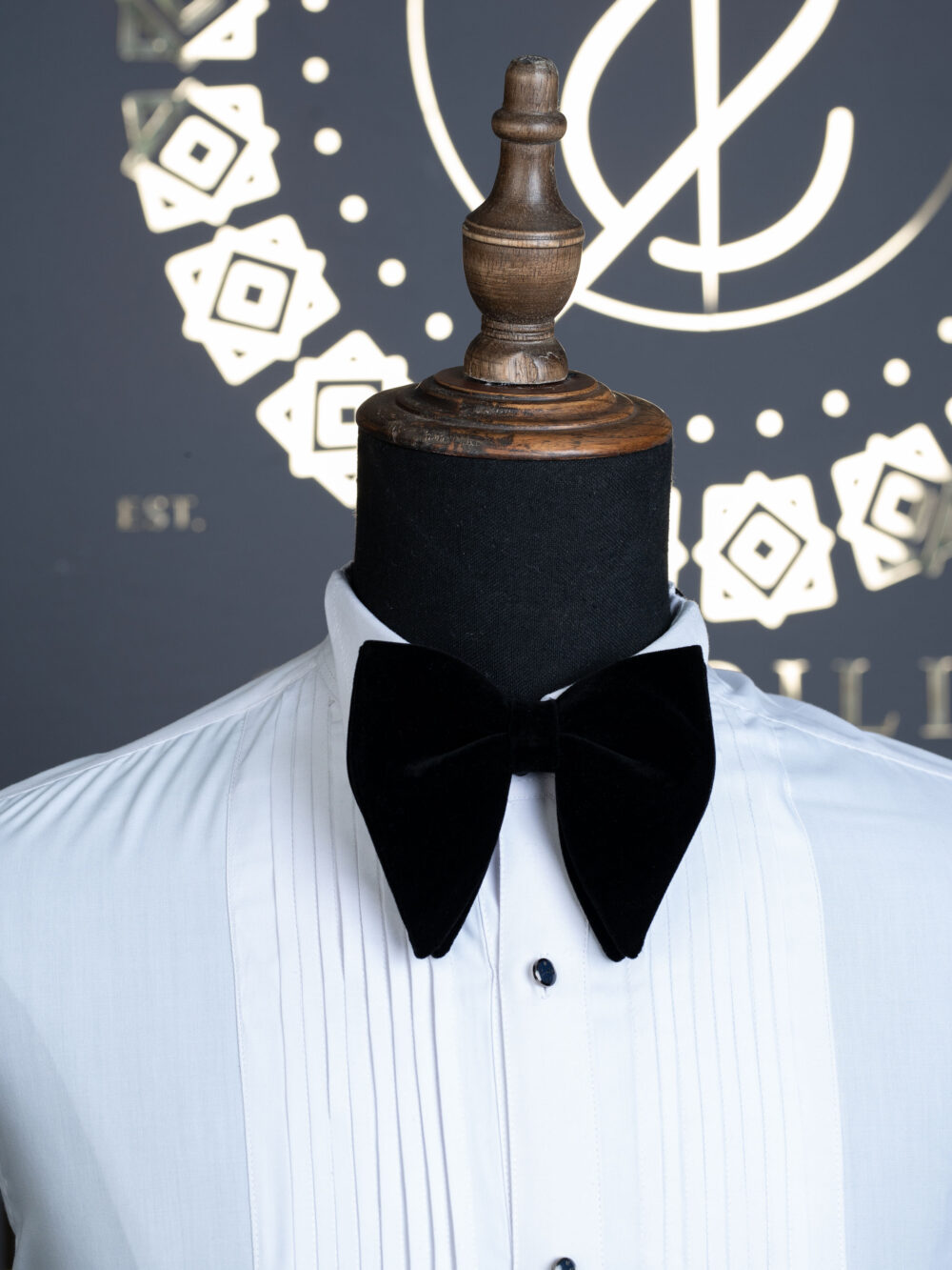 Black Diamond Point Bowtie